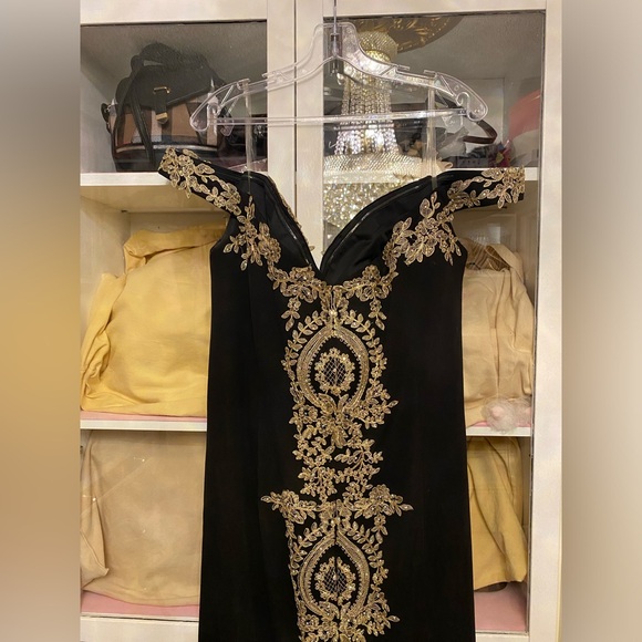 Formal dress - Picture 5 of 11